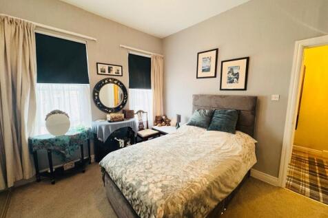 BEDROOM (REAR)