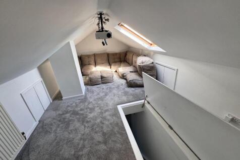 ATTIC ROOM
