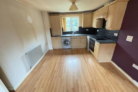 OPEN PLAN LOUNGE/KITCHEN