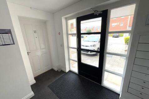 COMMUNAL ENTRANCE