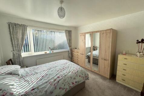 BEDROOM 1 (REAR)
