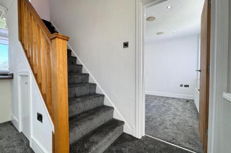 STAIRS TO THE FIRST FLOOR AND ACCESS INTO THE LOUN