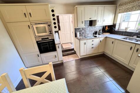 KITCHEN/BREAKFAST ROOM