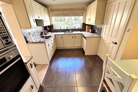 KITCHEN/BREAKFAST ROOM