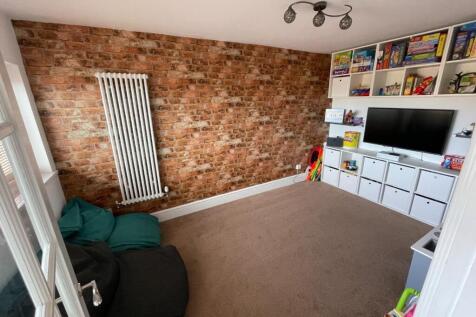 PLAY/SITTING ROOM