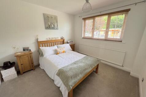 BEDROOM (REAR)