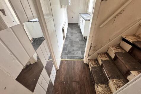 STAIRS/ACCESS TO KITCHEN