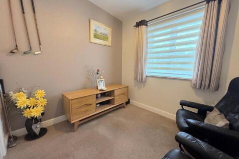 SNUG/BEDROOM 3