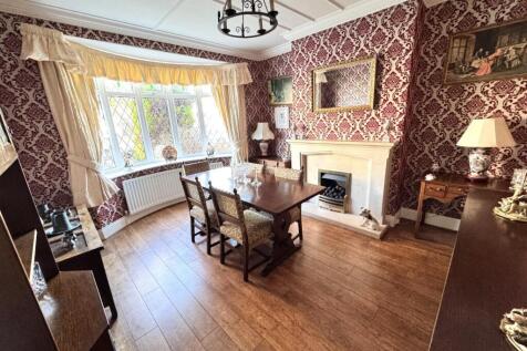 FRONT RECEPTION ROOM