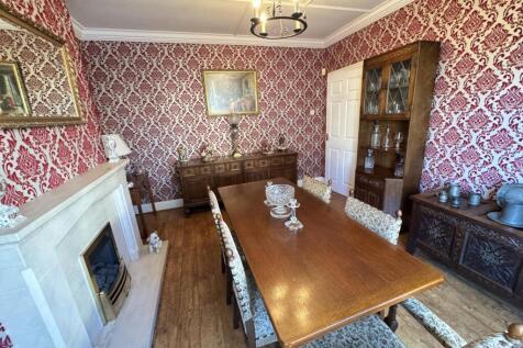 FRONT RECEPTION ROOM