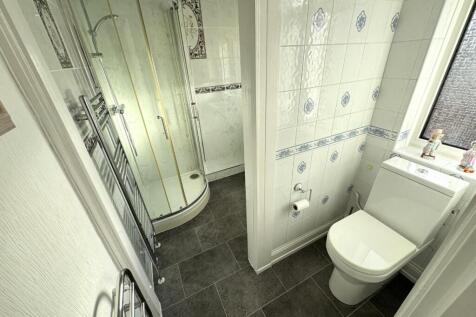 SHOWER ROOM/WC