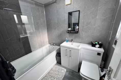 GROUND FLOOR BATHROOM