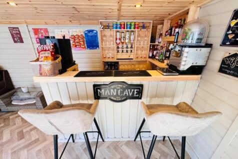 SUMMERHOUSE/BAR