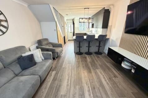 OPEN PLAN LIVING AREA