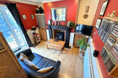 SITTING/DINING SPACE