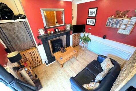 SITTING/DINING SPACE