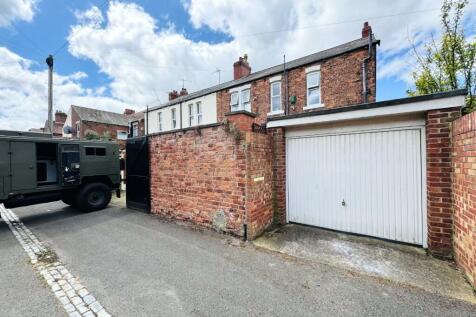 REAR/GARAGE