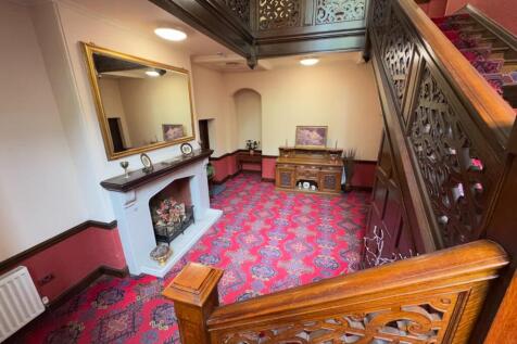 COMMUNAL ENTRANCE