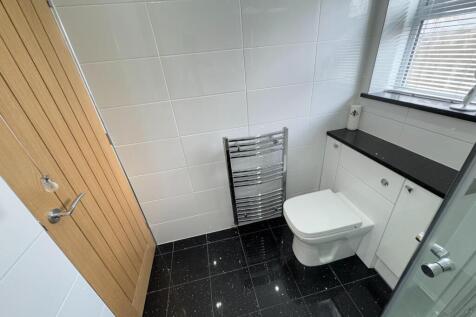 GROUND FLOOR SHOWER ROOM