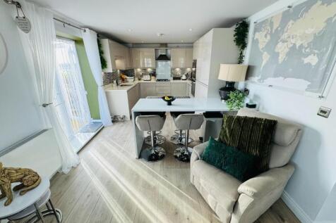 LOUNGE INTO KITCHEN