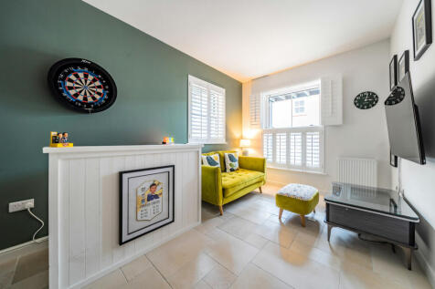 Bedroom Five / Snug