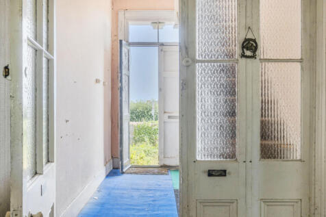 Gr. F Entrance Hall