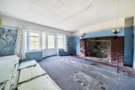 Lower Gr. Living Rm