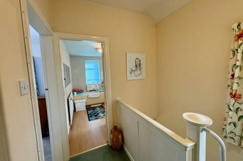 FIRST FLOOR LANDING