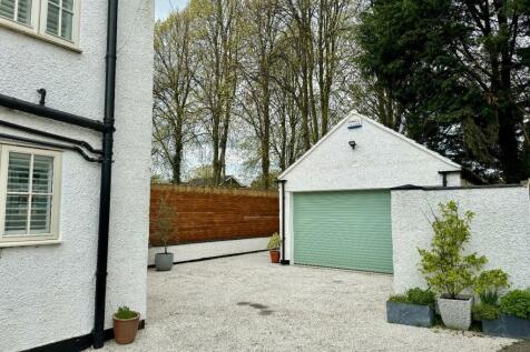 DOUBLE GARAGE