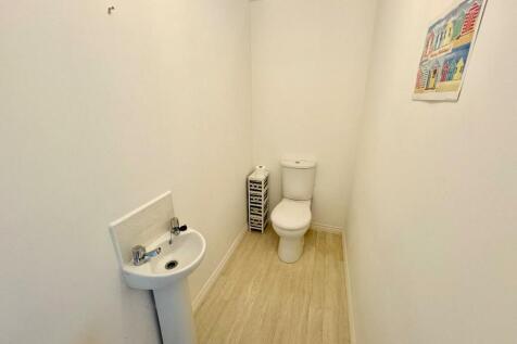 GROUND FLOOR W.C.