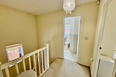 FIRST FLOOR LANDING