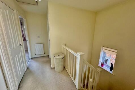 FIRST FLOOR LANDING