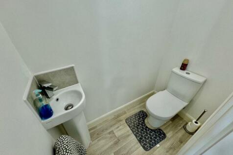 Cloakroom/ WC