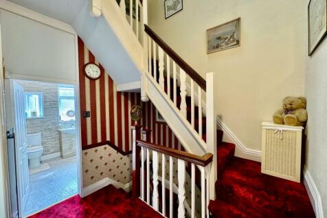 FIRST FLOOR LANDING