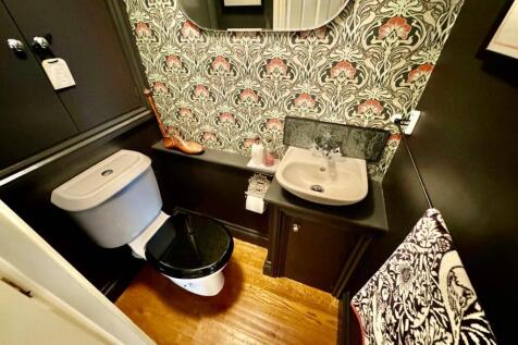 Ground Floor Cloakroom/w.c.