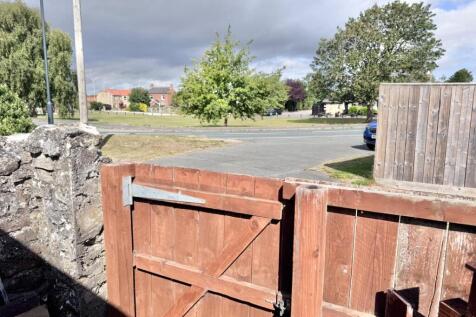 GATE TO VILLAGE GREEN