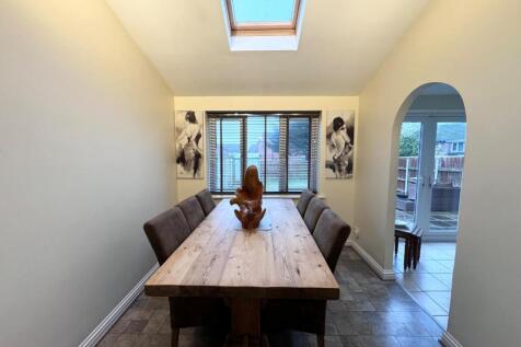 Lounge/ Dining