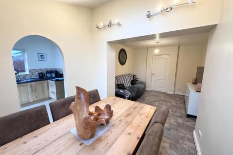 Lounge/ Dining