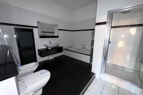 The Courtyard Bathroom