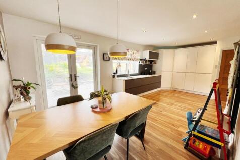 Kitchen / Dining room.