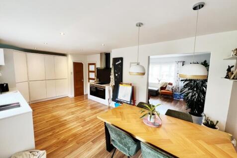 Kitchen / Dining room.