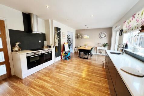 Kitchen / Dining room.
