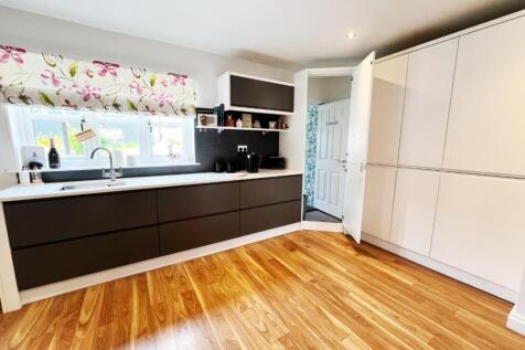 Kitchen / Dining room.