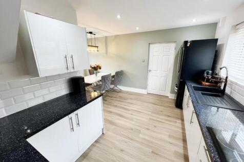 Kitchen / Dining room.