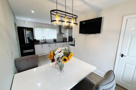 Kitchen / Dining room.