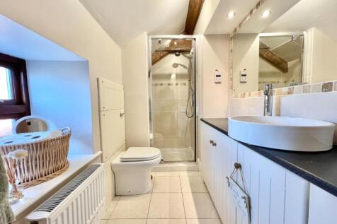 Bedroom Two en-suite