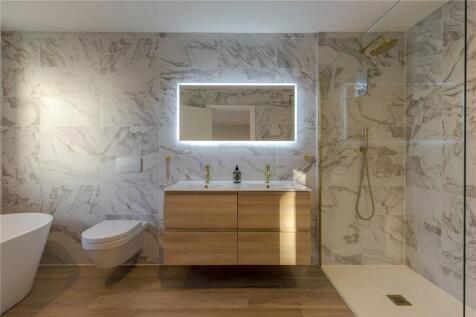 En-Suite Bathroom