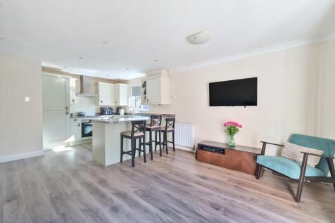 Sitting/Kitchen