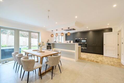 Dining/Kitchen Area