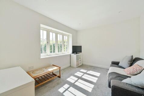 Snug/Playroom